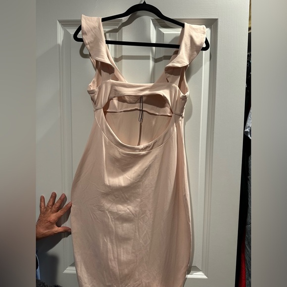 Susana Monaco Fitted Ruffle Strap Dress size LARGE NUDE - blush color - Picture 4 of 6
